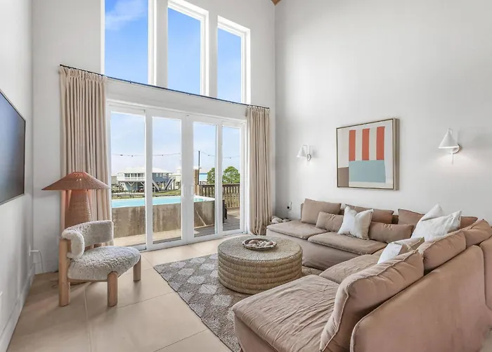 Peaceful 4br*private Pool*3-5 Min Walk To Beach!